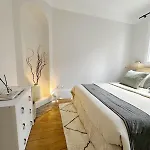 Amazing Two Bedroom In The Heart Of Paris