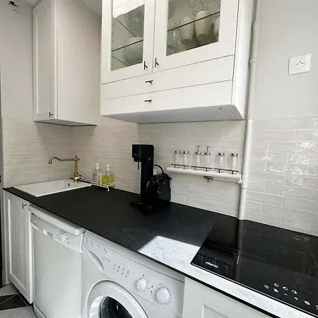 Amazing Two Bedroom In The Heart Of Daire Paris