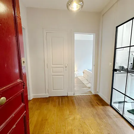 Amazing Two Bedroom In The Heart Of Daire Paris