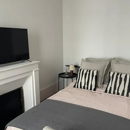 Amazing Two Bedroom In The Heart Of Paris