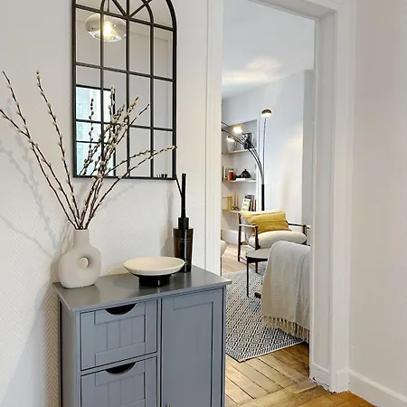 Amazing Two Bedroom In The Heart Of Paris